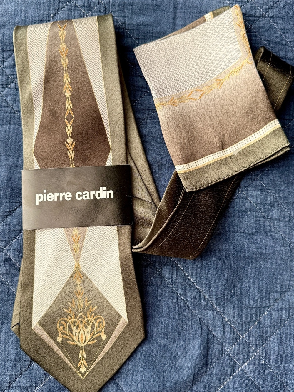 Vintage Pierre Cardin Silk
Necktie and Pocket Square Set
New 3.75”